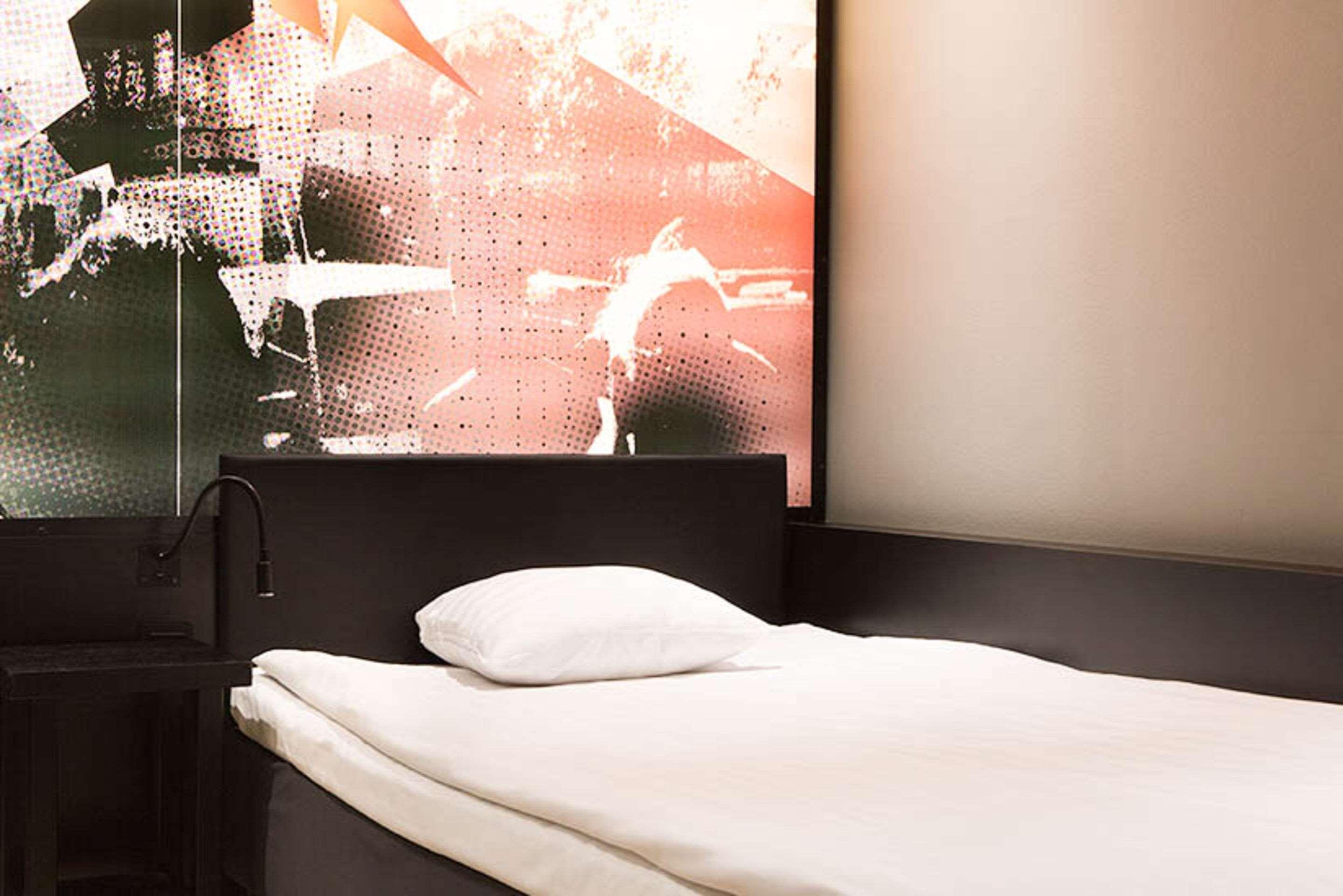 Comfort Hotel Xpress Stockholm Central Exterior photo